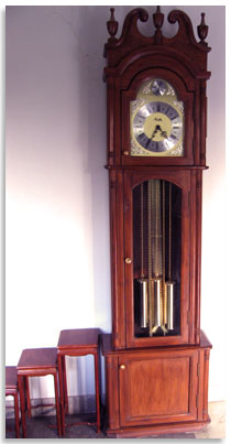 Shantigriha bed and breakfast wall clock